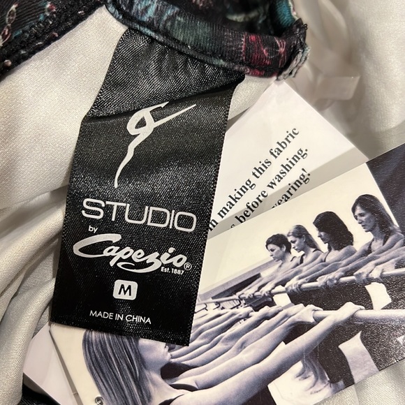 Long sleeve open back top - Picture 5 of 6